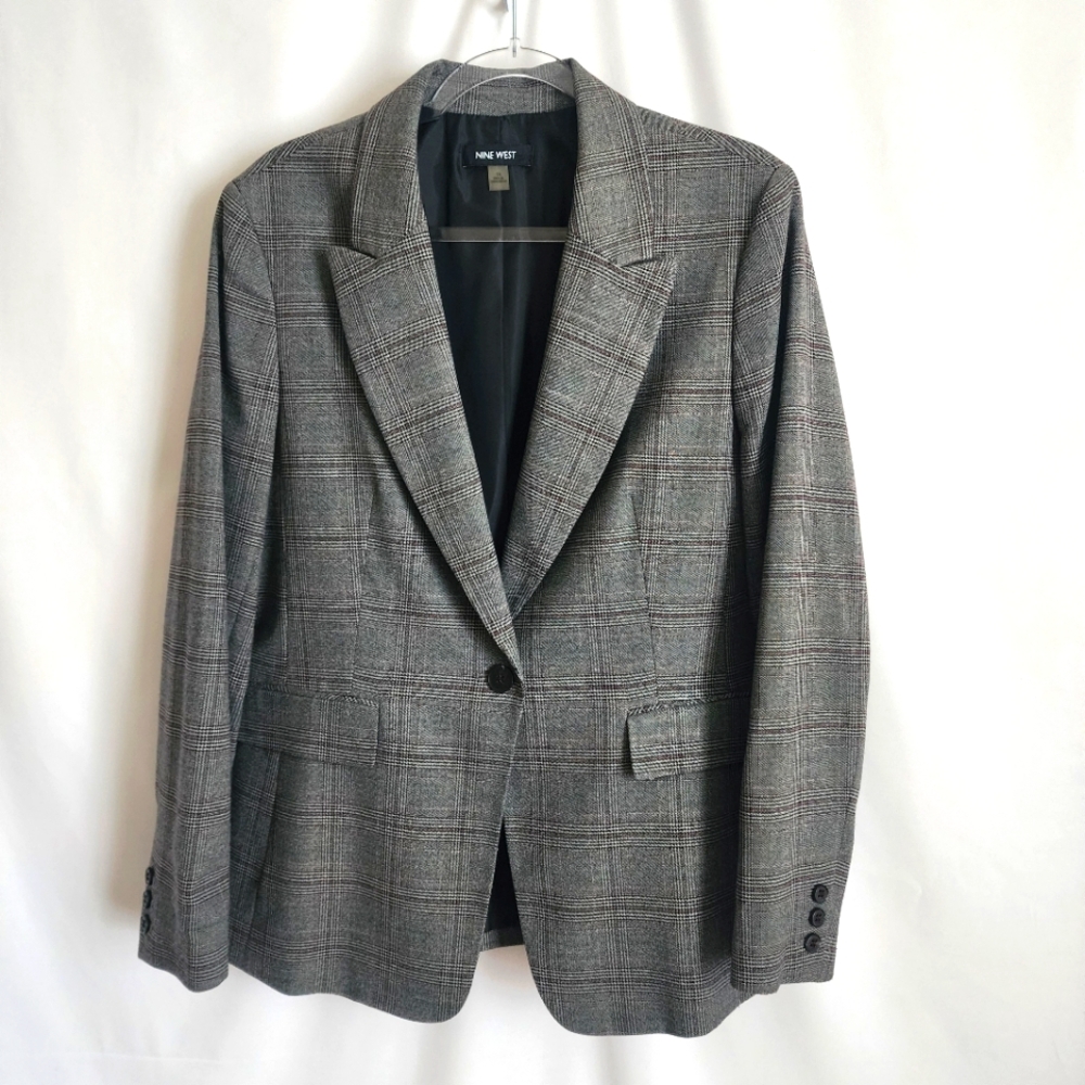 Nine West Woman's Plaid Blazer In Gray With Burgundy Stripe detail